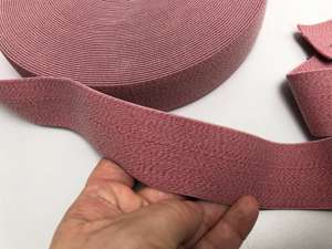  Blød elastik til undertøj   - 4 cm  i rød meleret